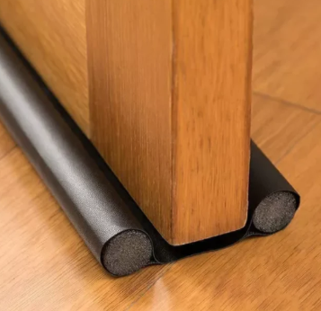 Sella el espacio bajo tu puerta y bloquea insectos, polvo y viento